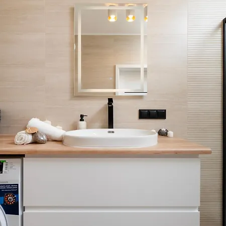 Pomorska - 50m2 With Balcony - By Rentujemy Apartament